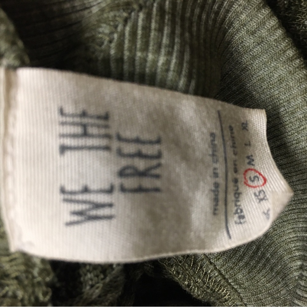 We The Free Oversized Sweater Size Small Green V Neck Lightweight Boho - Picture 10 of 12